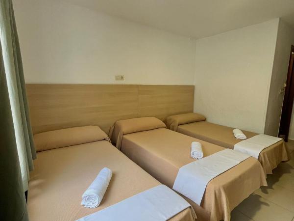 Hostal Mozaik Playa : photo 1 de la chambre chambre triple basique