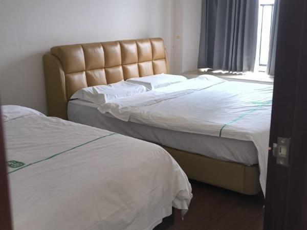 广州朴宿漫享公寓(琶洲国际会展中心店) : photo 2 de la chambre chambre triple avec salle de bains