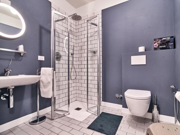 Hotel Concordia : photo 8 de la chambre chambre double ou lits jumeaux deluxe avec balcon - vue latérale sur mer