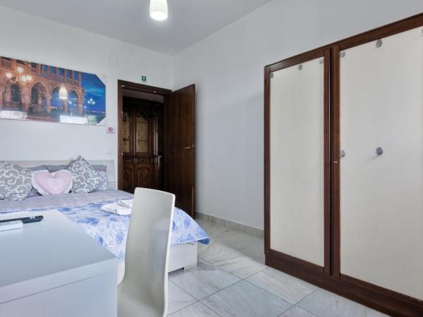 Arish Downtown Venice : photo 9 de la chambre chambre triple avec balcon