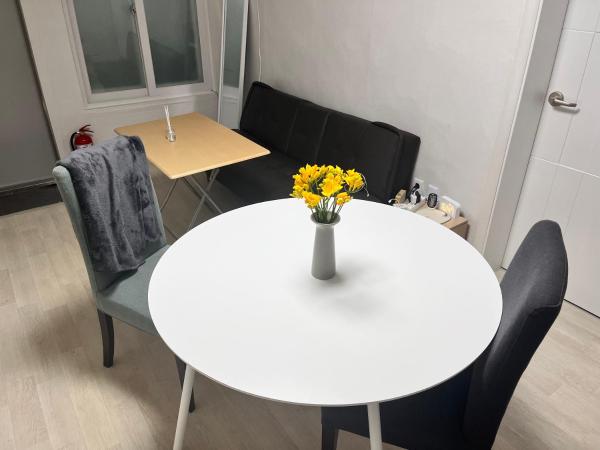 Bueno Day - Near Hongdae & Historic Sites : photo 9 de la chambre chambre double avec salle de bains commune