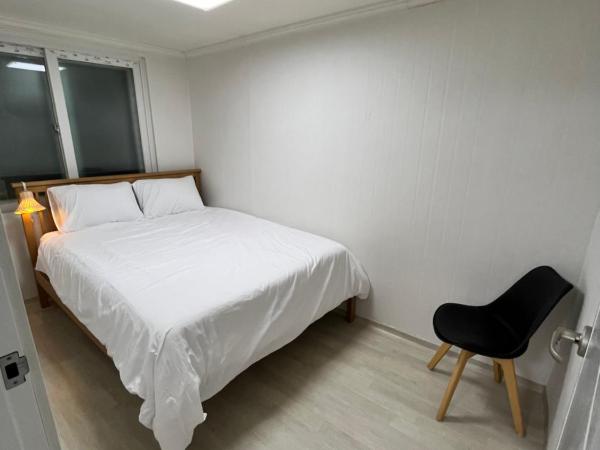 Bueno Day - Near Hongdae & Historic Sites : photo 5 de la chambre chambre double avec salle de bains commune