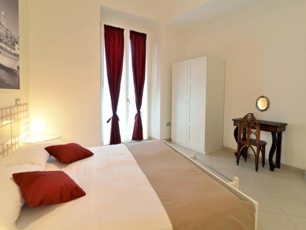Santi e Saraceni Rooms : photo 2 de la chambre chambre double deluxe avec balcon