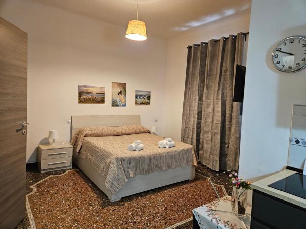 House LeoMar di Sara : photo 8 de la chambre chambre double avec salle de bains privative