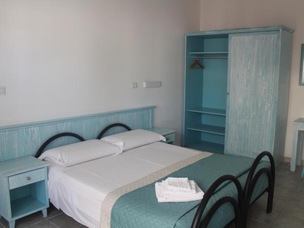 Vel Marì - Rooms on the Beach : photo 1 de la chambre chambre double ou lits jumeaux - accessible aux personnes à mobilité réduite