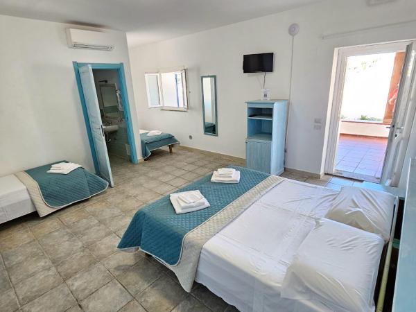 Vel Marì - Rooms on the Beach : photo 8 de la chambre chambre quadruple - vue sur mer