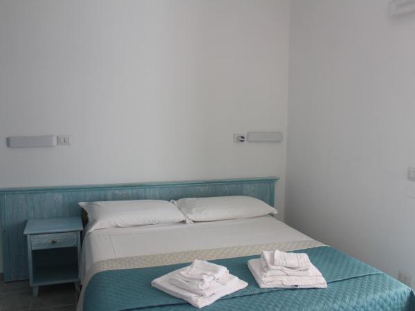Vel Marì - Rooms on the Beach : photo 1 de la chambre chambre double ou lits jumeaux - vue sur mer