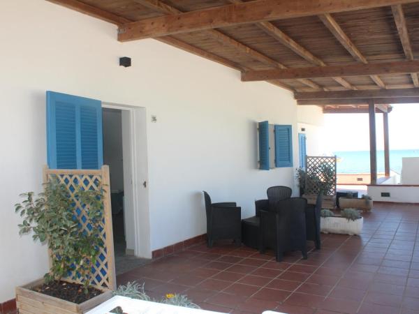 Vel Marì - Rooms on the Beach : photo 9 de la chambre chambre quadruple - vue sur mer