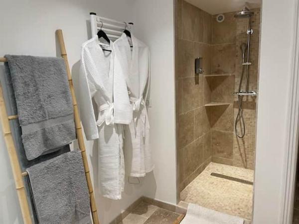 La Beluga : photo 6 de la chambre chambre double - vue sur piscine