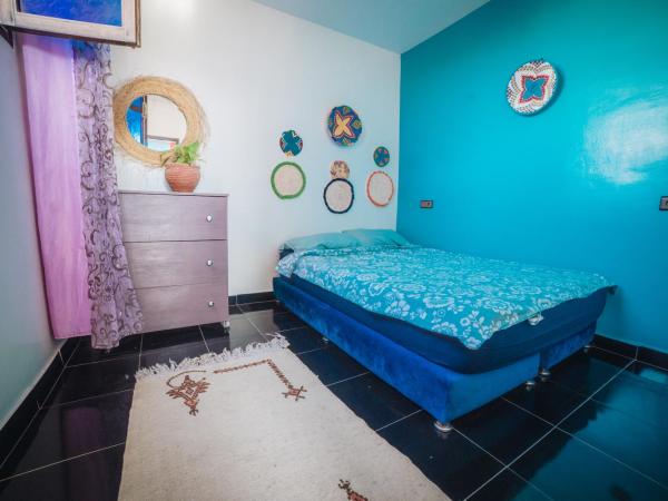 Moroccan Family House : photo 1 de la chambre chambre double avec salle de bains commune