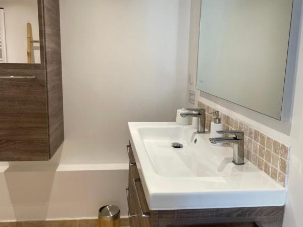 La Beluga : photo 7 de la chambre chambre double - vue sur piscine