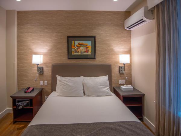 Strathcona Hotel : photo 8 de la chambre chambre lit queen-size