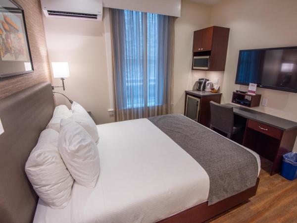 Strathcona Hotel : photo 9 de la chambre chambre lit queen-size