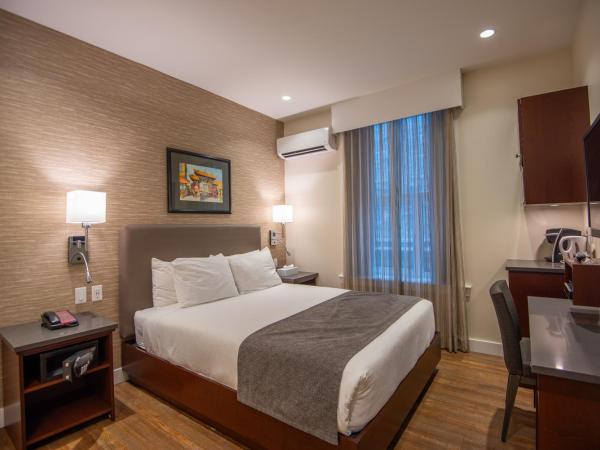 Strathcona Hotel : photo 10 de la chambre chambre lit queen-size