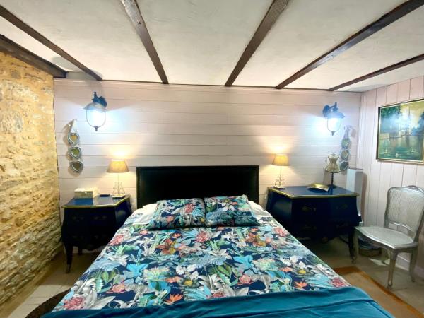 La Clef des Songes B&B de charme - Sarlat Centre - Parking gratuit - Piscine et espace bien-être à 400mètres : photo 5 de la chambre chambre double basique