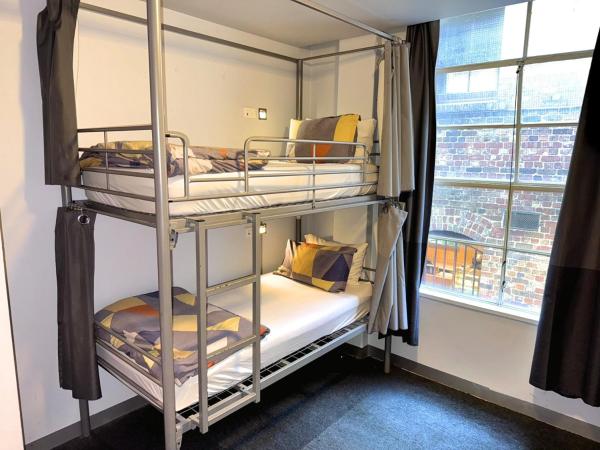 Europa Melbourne : photo 2 de la chambre bed in 4-bed mixed dormitory room with shared bathroom(18-35 years old only)