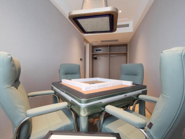 Ramada by Wyndham Wuhan Wangjiawan : photo 1 de la chambre mahjong double room - chinese citizens only 