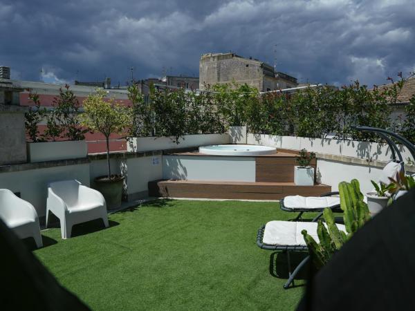 San Michele Luxury Rooms : photo 9 de la chambre chambre lit king-size avec baignoire spa