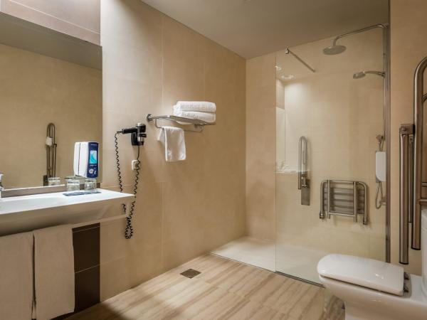 Hotel SB Ciutat Tarragona : photo 1 de la chambre chambre familiale (2 adultes + 4 enfants) 