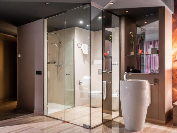 Hotel SB Ciutat Tarragona : photo 3 de la chambre suite avec baignoire spa
