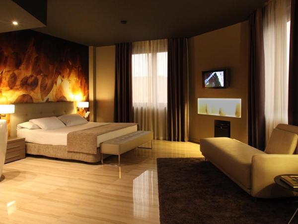 Hotel SB Ciutat Tarragona : photo 2 de la chambre suite avec baignoire spa