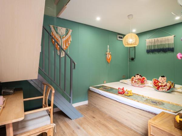 Rong Hotel - Beijing Nanluoguxiang Branch : photo 9 de la chambre chambre quadruple en duplex