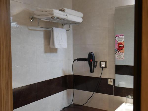 Hostal 4C Cuatro Caminos : photo 9 de la chambre chambre lits jumeaux supérieure