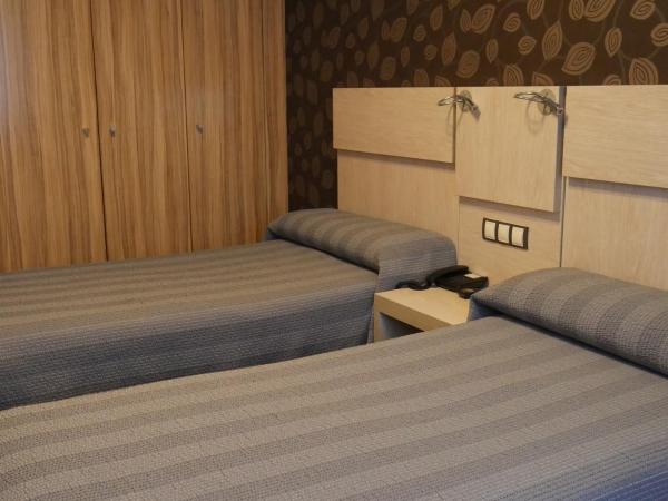 Hostal 4C Cuatro Caminos : photo 2 de la chambre chambre lits jumeaux supérieure