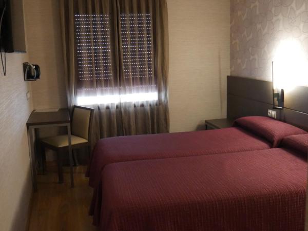 Hostal 4C Cuatro Caminos : photo 3 de la chambre chambre lits jumeaux supérieure