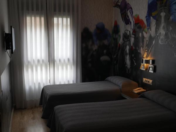 Hostal 4C Cuatro Caminos : photo 1 de la chambre chambre lits jumeaux
