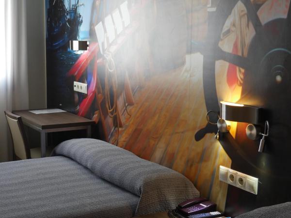 Hostal 4C Cuatro Caminos : photo 9 de la chambre chambre lits jumeaux