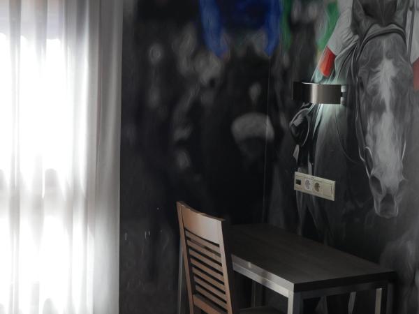 Hostal 4C Cuatro Caminos : photo 5 de la chambre chambre lits jumeaux