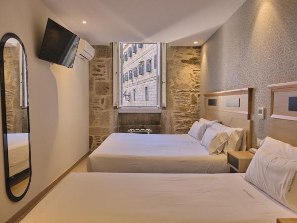 Hotel Praza Quintana : photo 3 de la chambre chambre double avec lit d'appoint