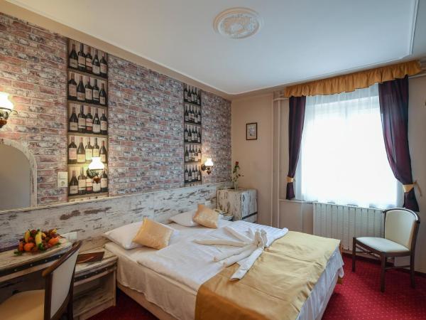 Hotel Korona Wellness, Rendezvény és Borszálloda : photo 1 de la chambre chambre double ou lits jumeaux