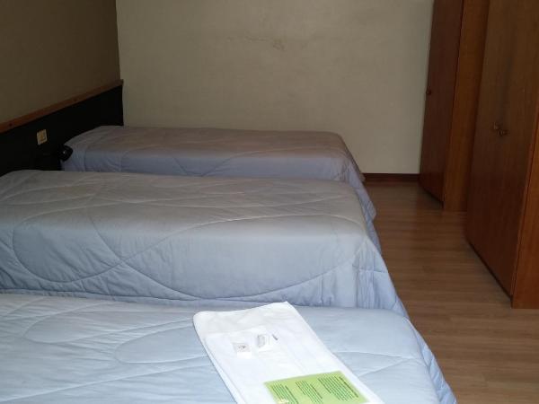 Hara Palace Hotel : photo 1 de la chambre chambre triple standard avec 3 lits simples