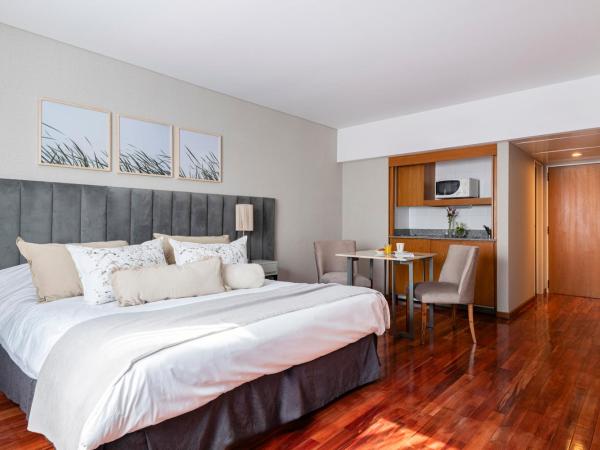 Argenta Tower Hotel & Suites : photo 2 de la chambre chambre lit king-size standard