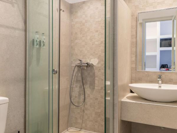 Dimele : photo 10 de la chambre chambre double ou lits jumeaux - vue latérale sur mer