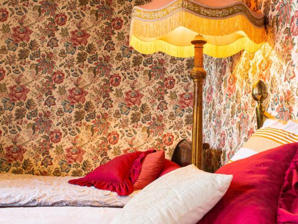 Chambres d'Hôtes dans une maison de Maître à 5 min du centre de Nérac : photo 2 de la chambre suite familiale