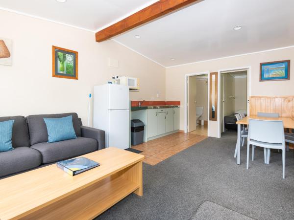 Blue Lake TOP 10 Holiday Park : photo 2 de la chambre two-bedroom self-contained cabin