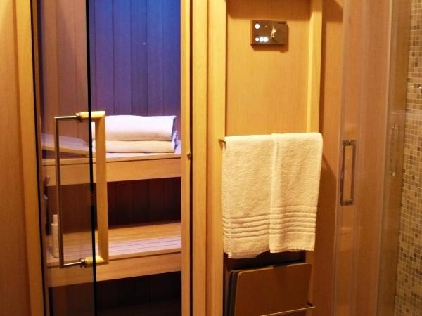 Hotel Liassidi Palace : photo 6 de la chambre suite lit king-size avec sauna - vue sur canal