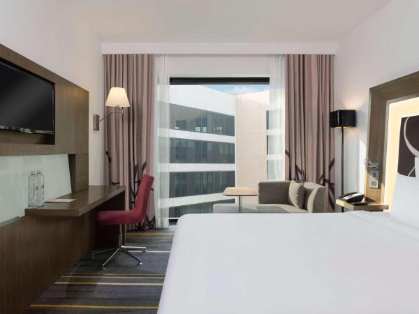 Novotel New Delhi Aerocity- International Airport : photo 3 de la chambre superior king room-- lounge access with cocktail hours,15% discount on hotel service