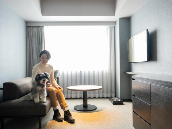 hotel anddoggy Kyoto Nijo : photo 1 de la chambre grand twin room - non-smoking - dog friendly