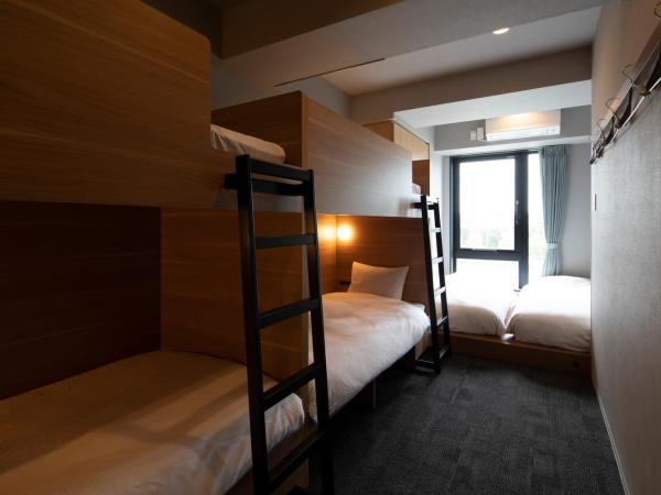 Grids Tokyo Ueno Hotel&Hostel : photo 7 de la chambre chambre familiale avec salle de bains privative