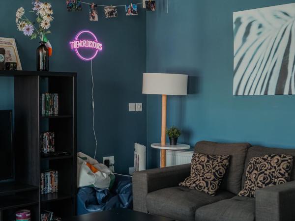 Canbe Garden Lane Backpackers : photo 5 de la chambre lit dans dortoir mixte de 8 lits avec salle de bains commune