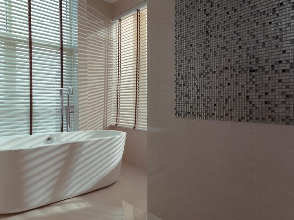 The Waterfront Hotel Kuching : photo 4 de la chambre waterfront premier king suite (river view)