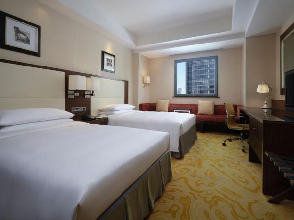 Courtyard By Marriott Shanghai Xujiahui : photo 6 de la chambre chambre deluxe avec 2 lits jumeaux/simples - vue sur ville