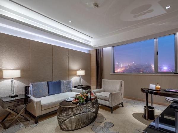 Crowne Plaza Xi'an, an IHG Hotel : photo 4 de la chambre one-bedroom suite with dining area