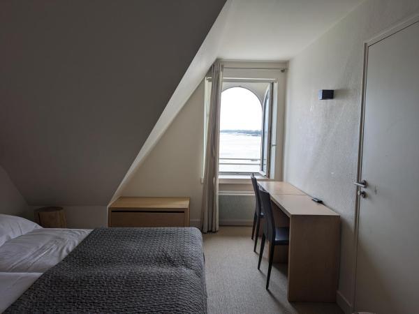 Chambres d'hôtes Breizh Café : photo 5 de la chambre chambre familiale avec salle de bains commune