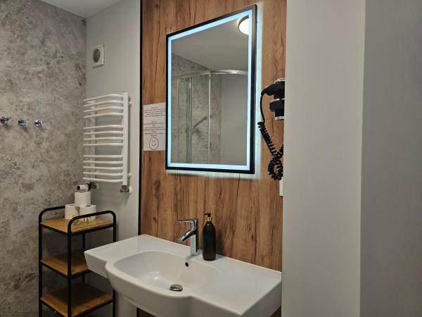 Harmony House : photo 1 de la chambre chambre quadruple avec salle de bains privative