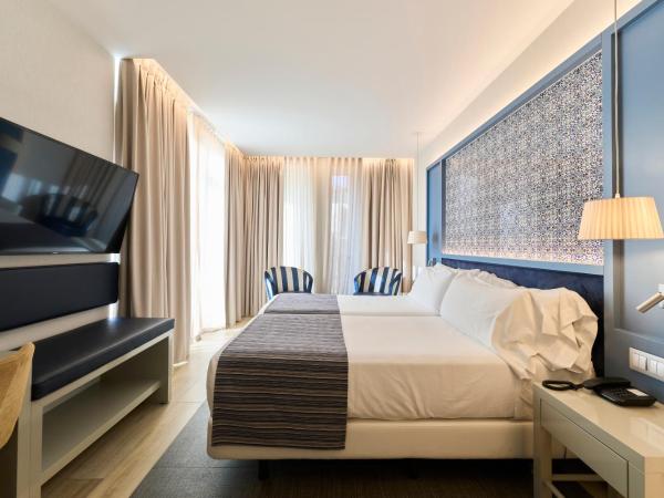 Catalonia Porto : photo 1 de la chambre chambre lits jumeaux supérieure avec terrasse et piscine privée